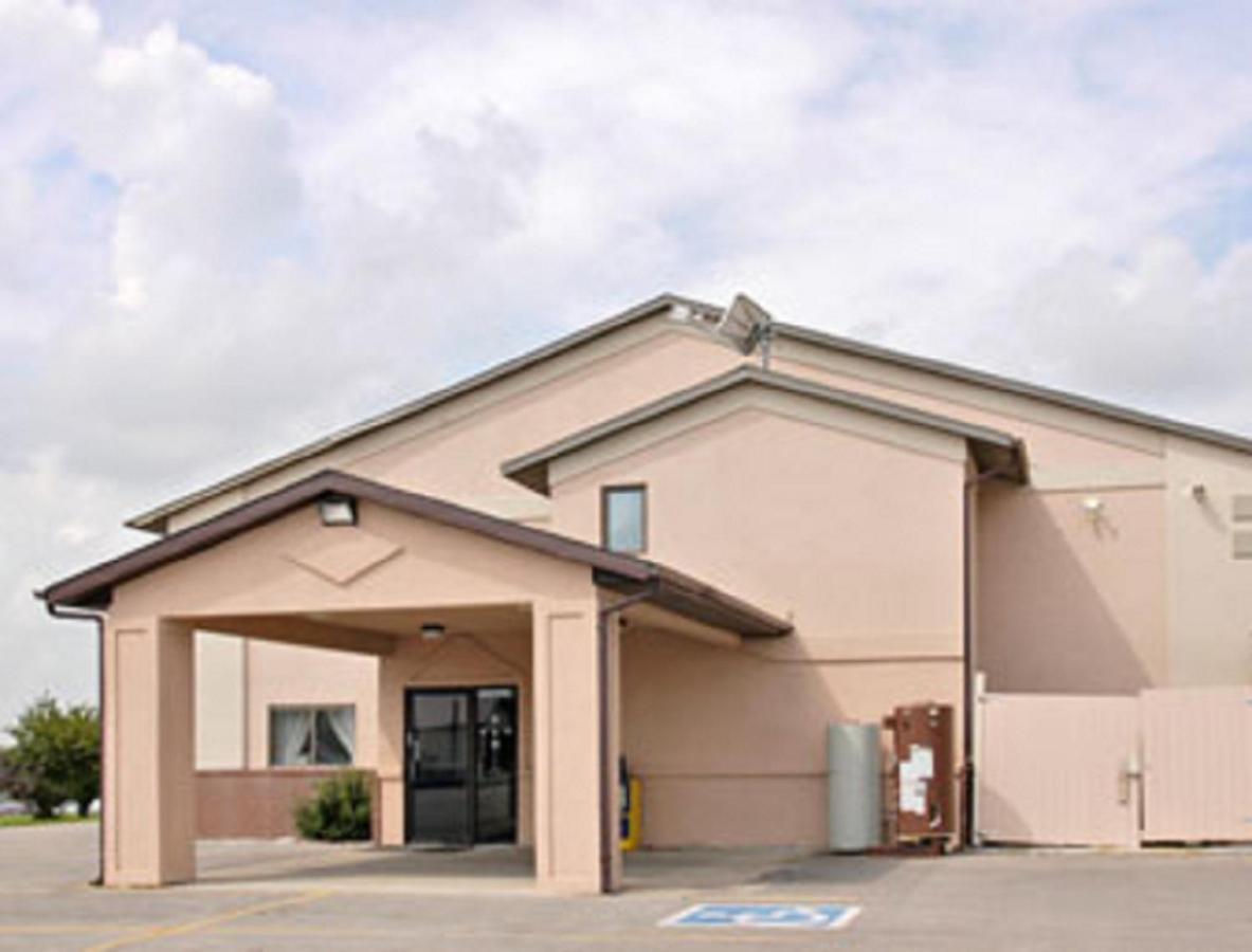 Super 8 By Wyndham Osceola Ia Motel Exterior photo